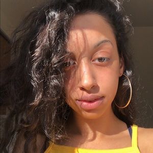 Meet your Posher, Mia